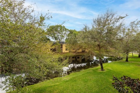 Condo in Weston, Florida, 2 bedrooms  № 1348077 - photo 25