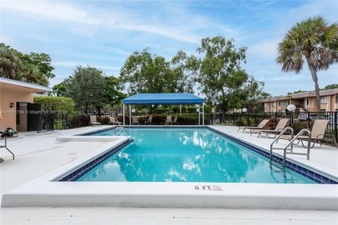 Condo in Weston, Florida, 2 bedrooms  № 1348077 - photo 28