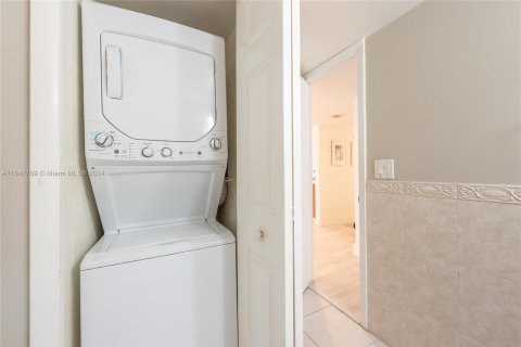 Condo in Weston, Florida, 2 bedrooms  № 1348077 - photo 23