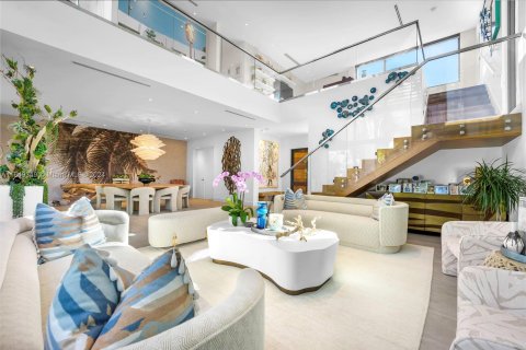 Casa en venta en Miami, Florida, 6 dormitorios, 470.83 m2 № 1348076 - foto 8