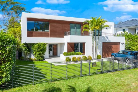 Villa ou maison à vendre à Miami, Floride: 6 chambres, 470.83 m2 № 1348076 - photo 1