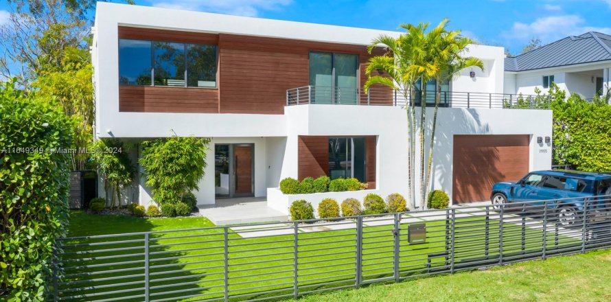 Casa en Miami, Florida 6 dormitorios, 470.83 m2 № 1348076