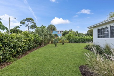 House in Lake Worth, Florida 5 bedrooms, 218.51 sq.m. № 1207928 - photo 23