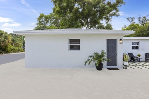 House in Lake Worth, Florida 5 bedrooms, 218.51 sq.m. № 1207928 - photo 19