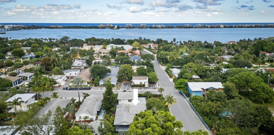 Villa ou maison à Lake Worth, Floride 5 chambres, 218.51 m2 № 1207928