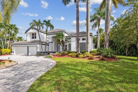 Villa ou maison à vendre à Pembroke Pines, Floride: 4 chambres, 356.56 m2 № 802372 - photo 2