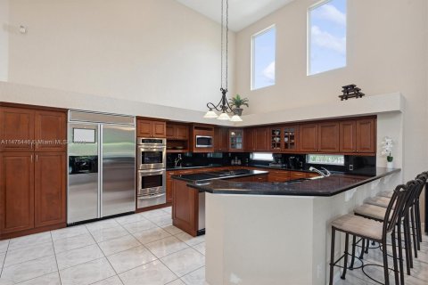 Villa ou maison à vendre à Pembroke Pines, Floride: 4 chambres, 356.56 m2 № 802372 - photo 7