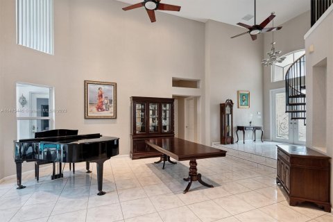 Villa ou maison à vendre à Pembroke Pines, Floride: 4 chambres, 356.56 m2 № 802372 - photo 11