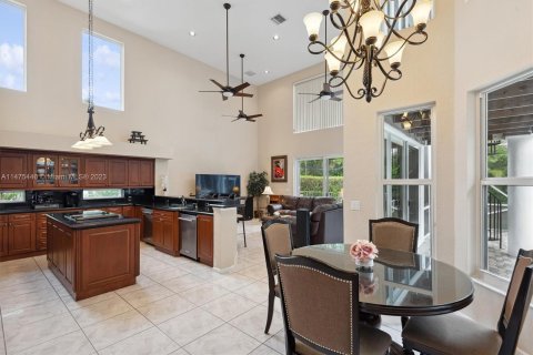 Villa ou maison à vendre à Pembroke Pines, Floride: 4 chambres, 356.56 m2 № 802372 - photo 6