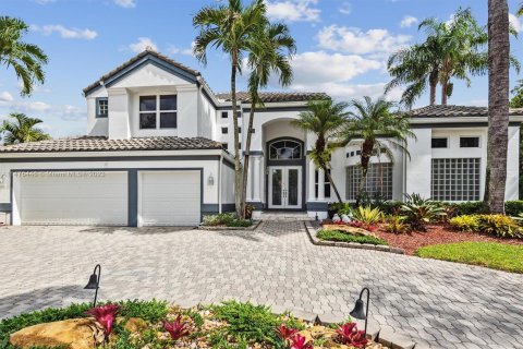 Villa ou maison à vendre à Pembroke Pines, Floride: 4 chambres, 356.56 m2 № 802372 - photo 1