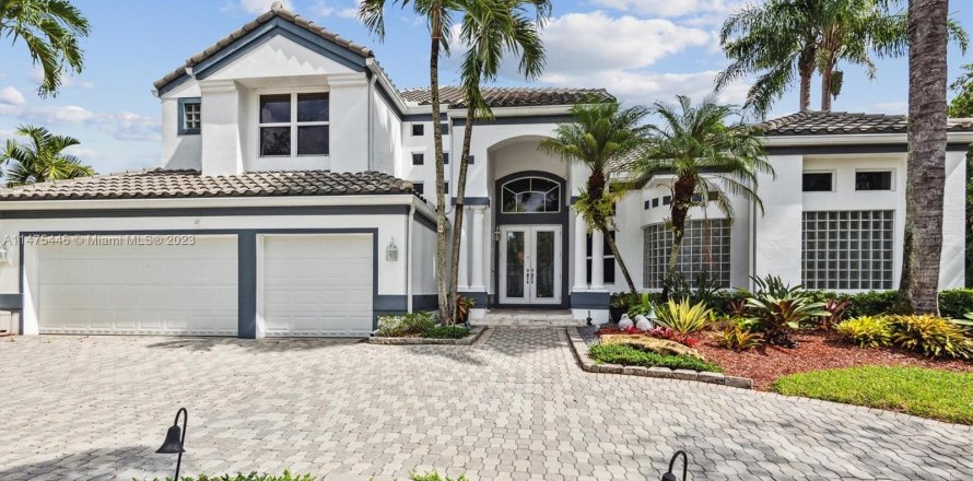 Villa ou maison à Pembroke Pines, Floride 4 chambres, 356.56 m2 № 802372