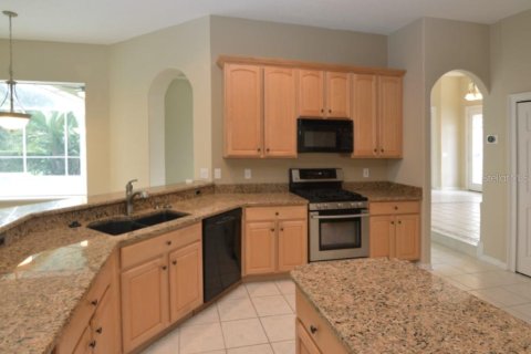 House in Tampa, Florida 4 bedrooms, 319.4 sq.m. № 1323812 - photo 21