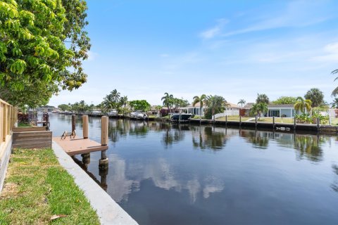 Villa ou maison à vendre à Pompano Beach, Floride: 2 chambres, 182.27 m2 № 1186339 - photo 1