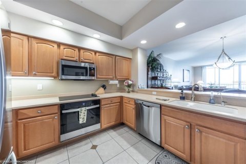 Condo in Punta Gorda, Florida, 3 bedrooms  № 242177 - photo 10