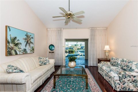 Villa ou maison à louer à Punta Gorda, Floride: 3 chambres, 210.42 m2 № 242175 - photo 5