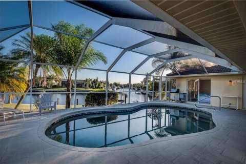 Villa ou maison à louer à Punta Gorda, Floride: 3 chambres, 210.42 m2 № 242175 - photo 25