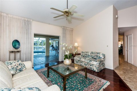 Villa ou maison à louer à Punta Gorda, Floride: 3 chambres, 210.42 m2 № 242175 - photo 11