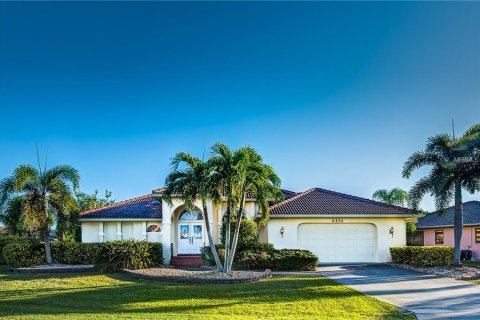 Villa ou maison à louer à Punta Gorda, Floride: 3 chambres, 210.42 m2 № 242175 - photo 1