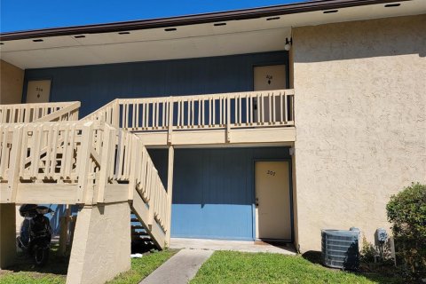 Condo in Gainesville, Florida, 2 bedrooms  № 794859 - photo 1