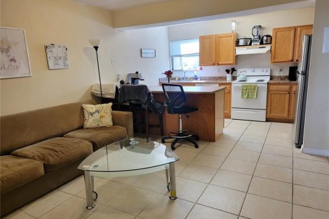 Condo in Gainesville, Florida, 2 bedrooms  № 794859 - photo 4