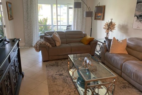 Condominio en venta en Pembroke Pines, Florida, 2 dormitorios, 108.7 m2 № 920892 - foto 7
