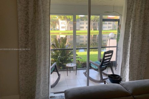 Condominio en venta en Pembroke Pines, Florida, 2 dormitorios, 108.7 m2 № 920892 - foto 10