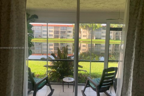 Condominio en venta en Pembroke Pines, Florida, 2 dormitorios, 108.7 m2 № 920892 - foto 3