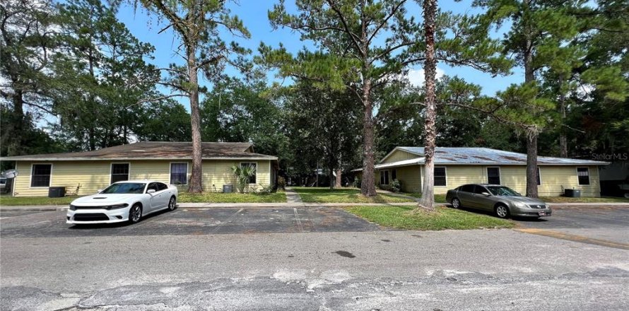 Commercial property in Gainesville, Florida 8 bedrooms, 311.04 sq.m. № 631981