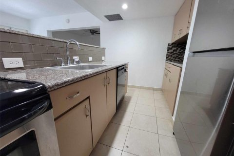 House in Miami Lakes, Florida 2 bedrooms, 73.39 sq.m. № 1348475 - photo 3