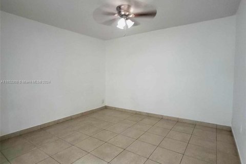 House in Miami Lakes, Florida 2 bedrooms, 73.39 sq.m. № 1348475 - photo 7