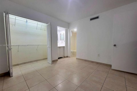 Villa ou maison à louer à Miami Lakes, Floride: 2 chambres, 73.39 m2 № 1348475 - photo 8