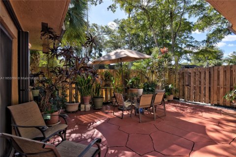 Townhouse in Miami, Florida 2 bedrooms, 120.96 sq.m. № 1348384 - photo 3