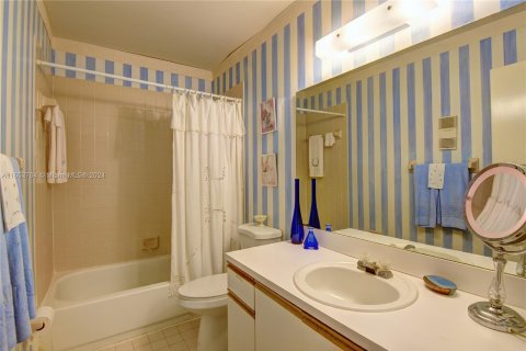 Townhouse in Miami, Florida 2 bedrooms, 120.96 sq.m. № 1348384 - photo 29