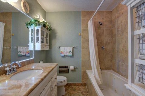 Townhouse in Miami, Florida 2 bedrooms, 120.96 sq.m. № 1348384 - photo 22