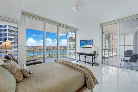 Condo in Miami Beach, Florida, 2 bedrooms  № 1306428 - photo 11