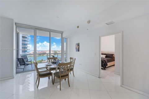 Condo in Miami Beach, Florida, 2 bedrooms  № 1306428 - photo 10