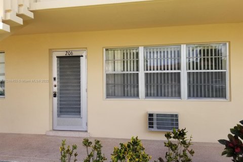 Copropriété à vendre à West Palm Beach, Floride: 1 chambre, 63.55 m2 № 30630 - photo 1