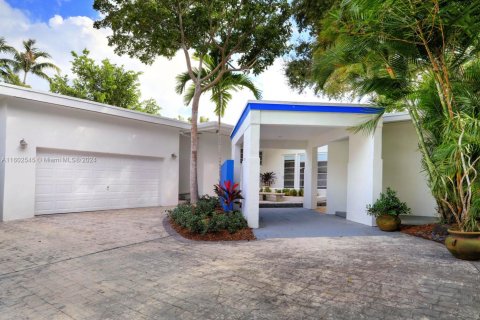 House in Miami, Florida 4 bedrooms, 287.07 sq.m. № 1221857 - photo 2