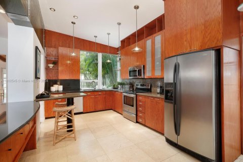 House in Miami, Florida 4 bedrooms, 287.07 sq.m. № 1221857 - photo 9