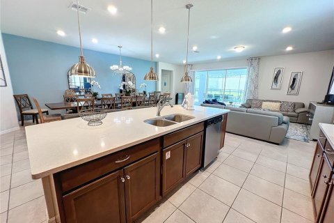 Casa en venta en Davenport, Florida, 8 dormitorios, 373.93 m2 № 1371921 - foto 8