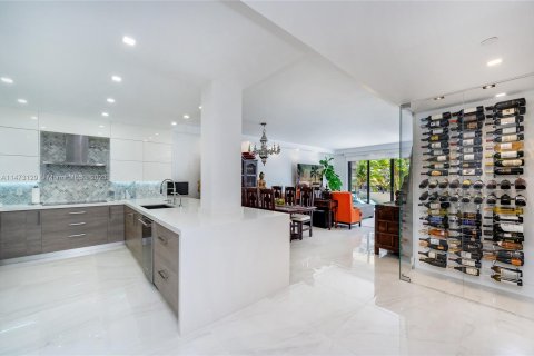 Condominio en venta en Key Biscayne, Florida, 2 dormitorios, 142.33 m2 № 784392 - foto 1