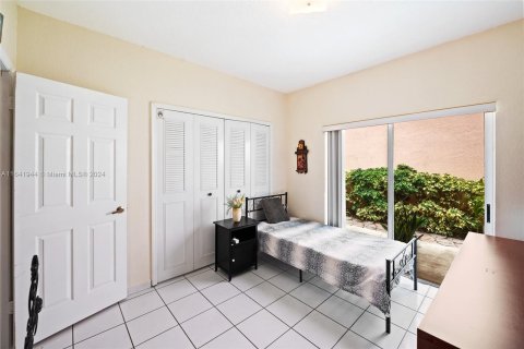 House in Miami Lakes, Florida 3 bedrooms, 175.49 sq.m. № 1320805 - photo 19