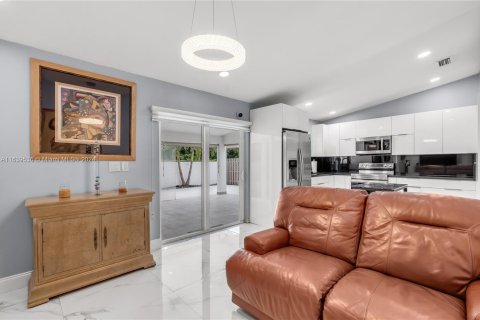 Casa en venta en Miami, Florida, 4 dormitorios, 141.21 m2 № 1320755 - foto 10