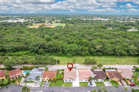 Casa en venta en Miami, Florida, 4 dormitorios, 141.21 m2 № 1320755 - foto 30