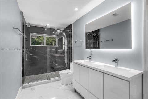 Casa en venta en Miami, Florida, 4 dormitorios, 141.21 m2 № 1320755 - foto 14