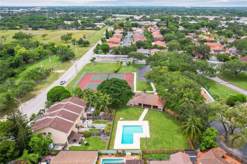 Villa ou maison à vendre à Miami, Floride: 4 chambres, 141.21 m2 № 1320755 - photo 28