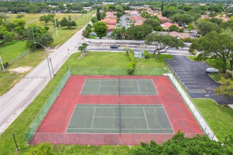 Villa ou maison à vendre à Miami, Floride: 4 chambres, 141.21 m2 № 1320755 - photo 29