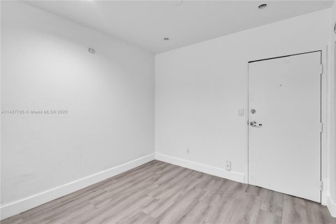 Condo in Miami Beach, Florida, 1 bedroom  № 641153 - photo 9