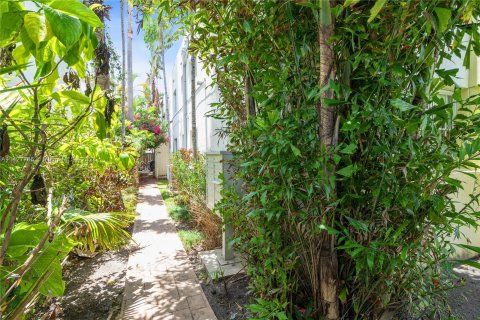 Condo in Miami Beach, Florida, 1 bedroom  № 641153 - photo 18