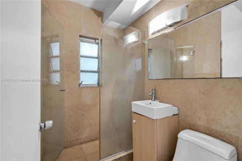 Condo in Miami Beach, Florida, 1 bedroom  № 641153 - photo 15